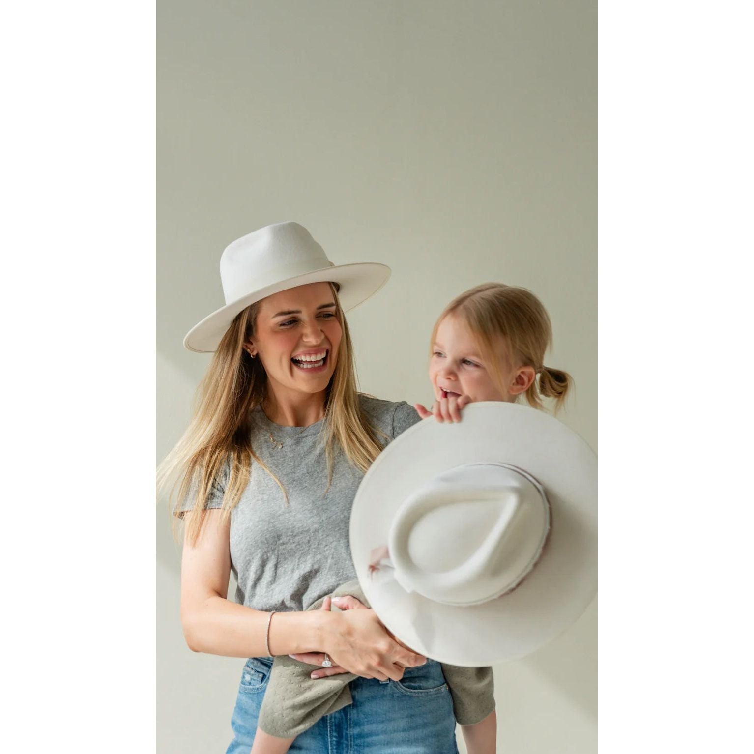the sloane hat in white