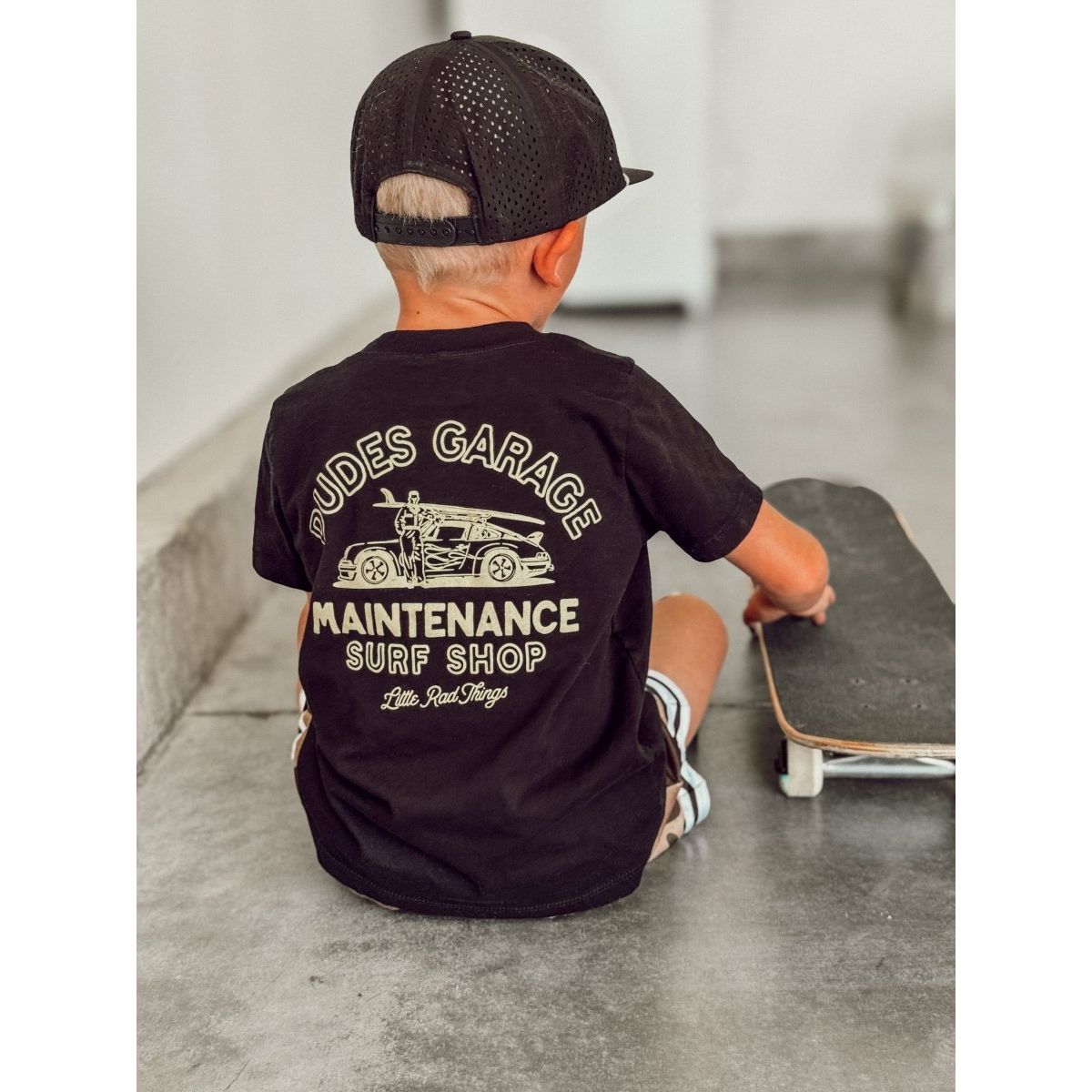 DUDES GARAGE TEE - BLACK