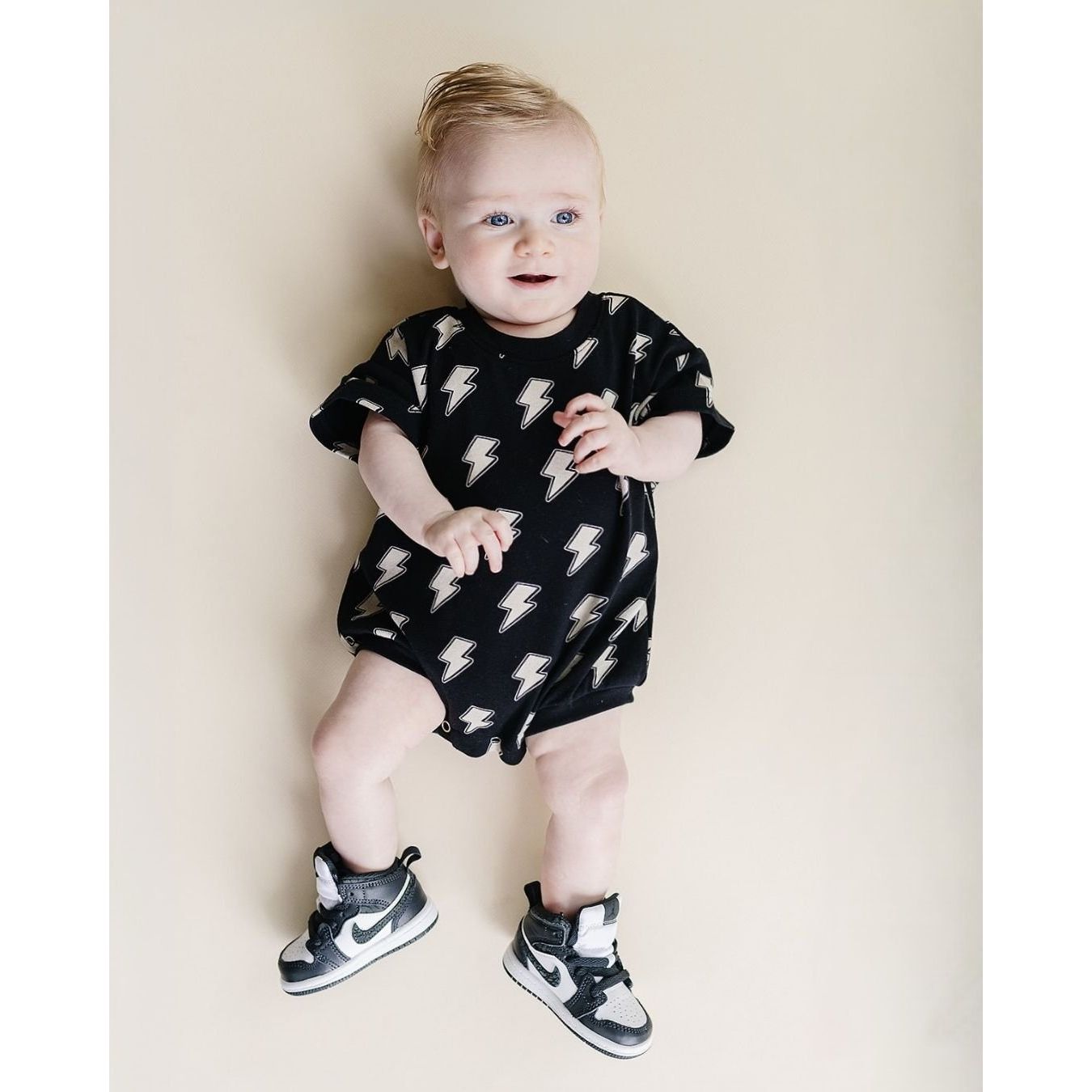 Short Sleeve Bubble Romper | Black Bolts