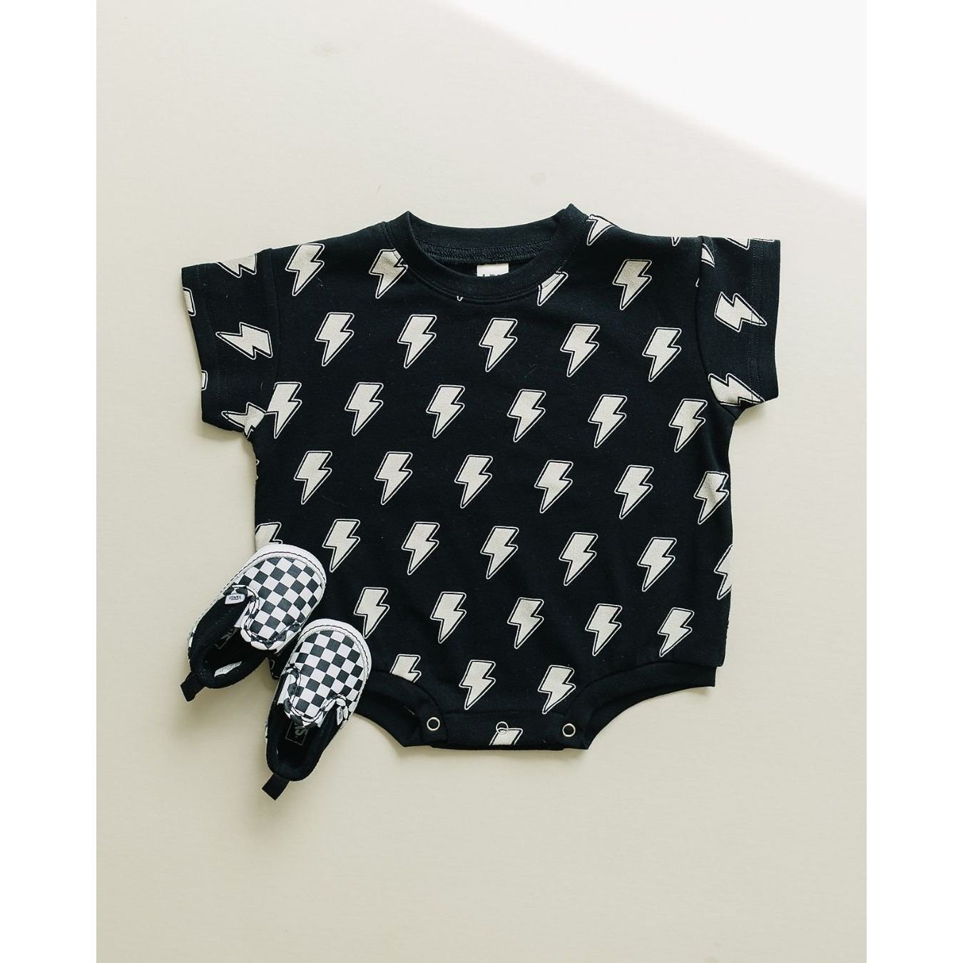 Short Sleeve Bubble Romper | Black Bolts