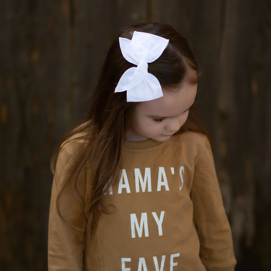 small hemmed-edge hair bow in white