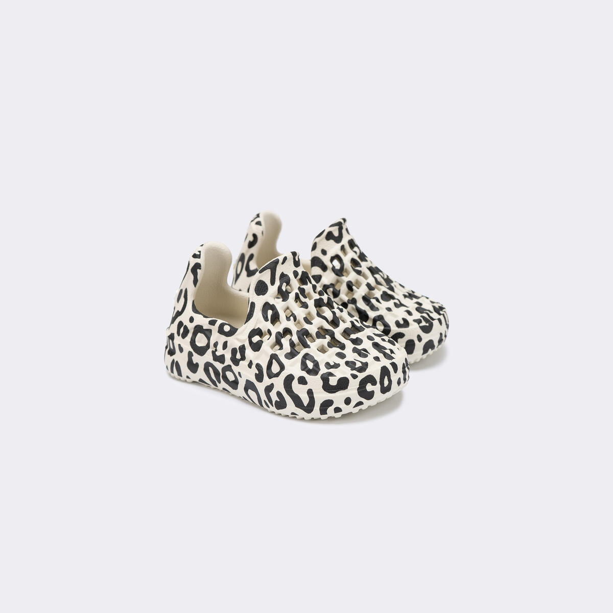 scenario kids slip ons | snow leopard