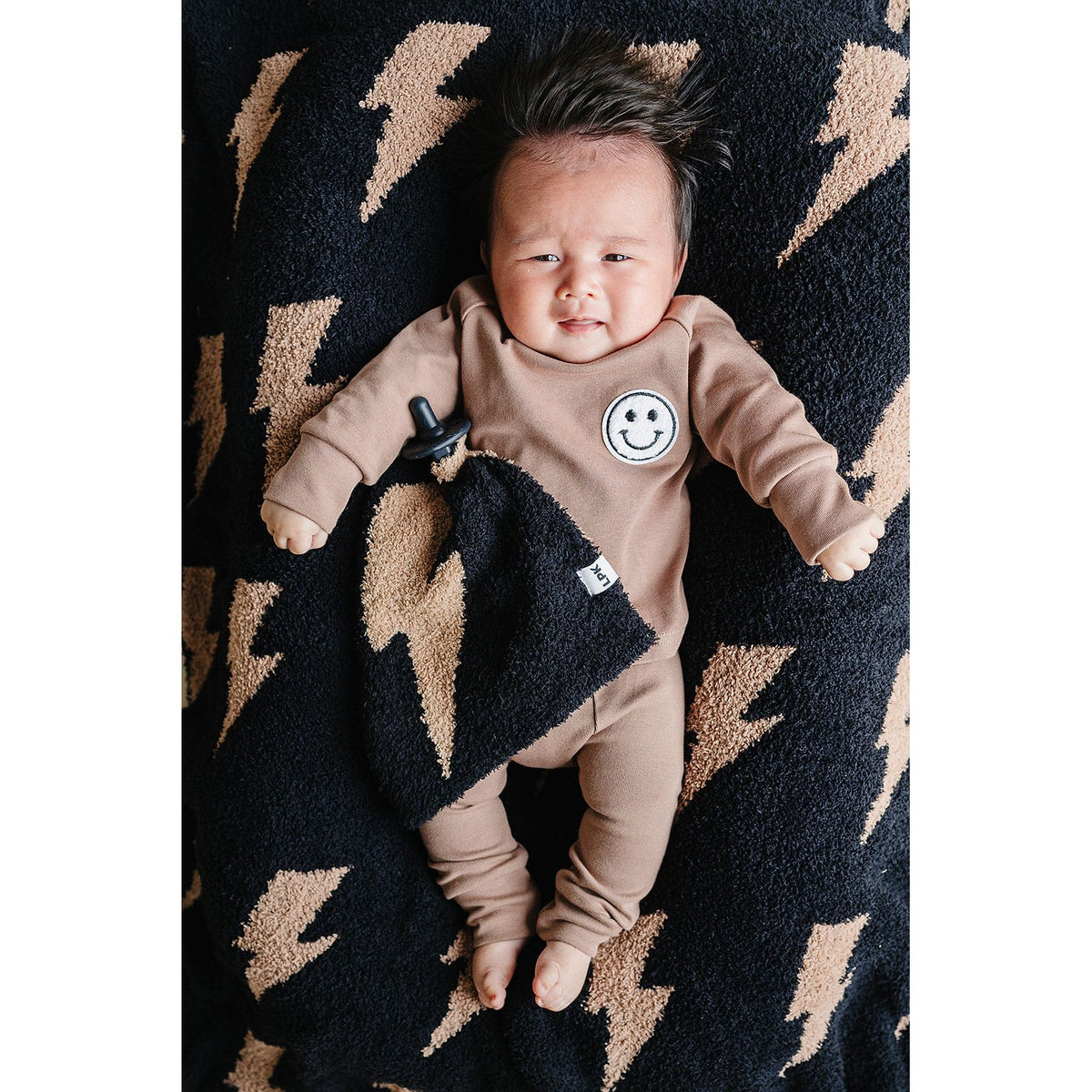 Lightning Bolt Fuzzy Blanket | Mocha