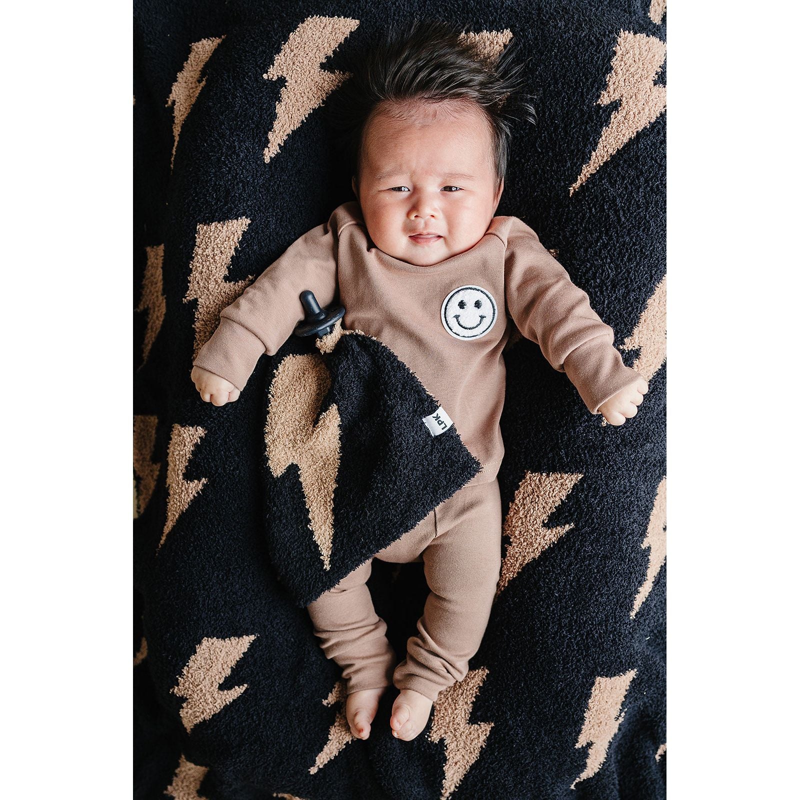 Lightning Bolt Fuzzy Blanket | Mocha