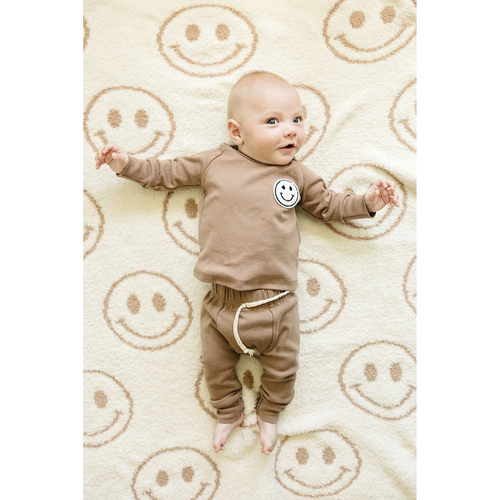 Smiley Fuzzy Blanket | Latte