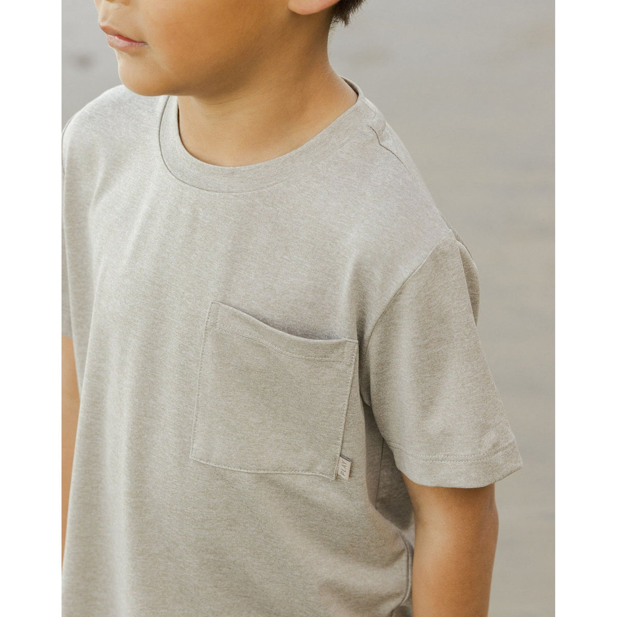 cove essential pocket tee || heathered sage