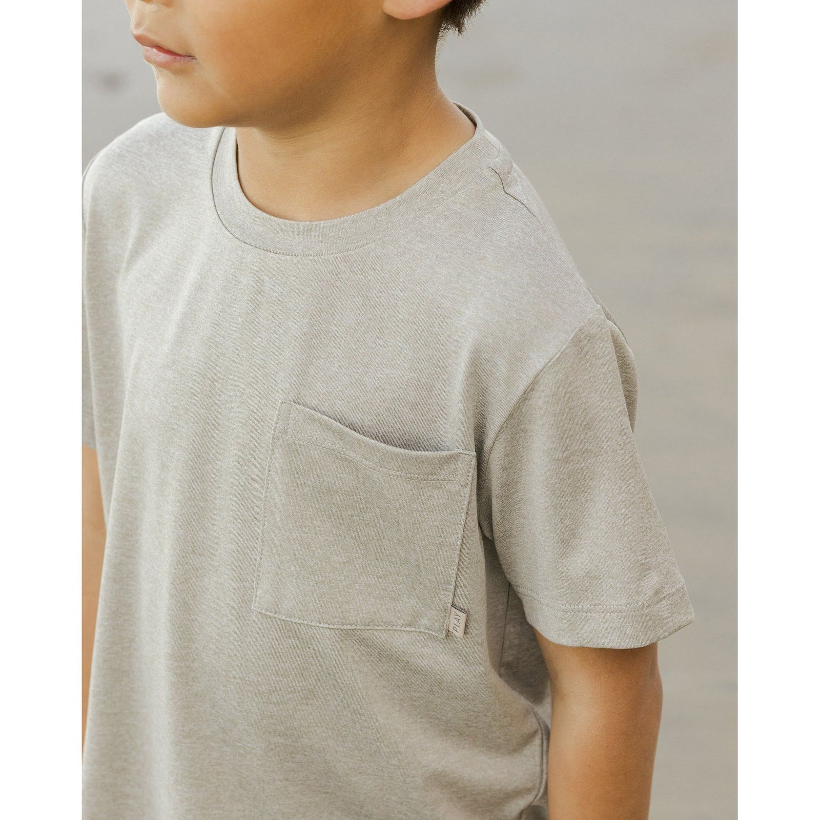 cove essential pocket tee || heathered sage