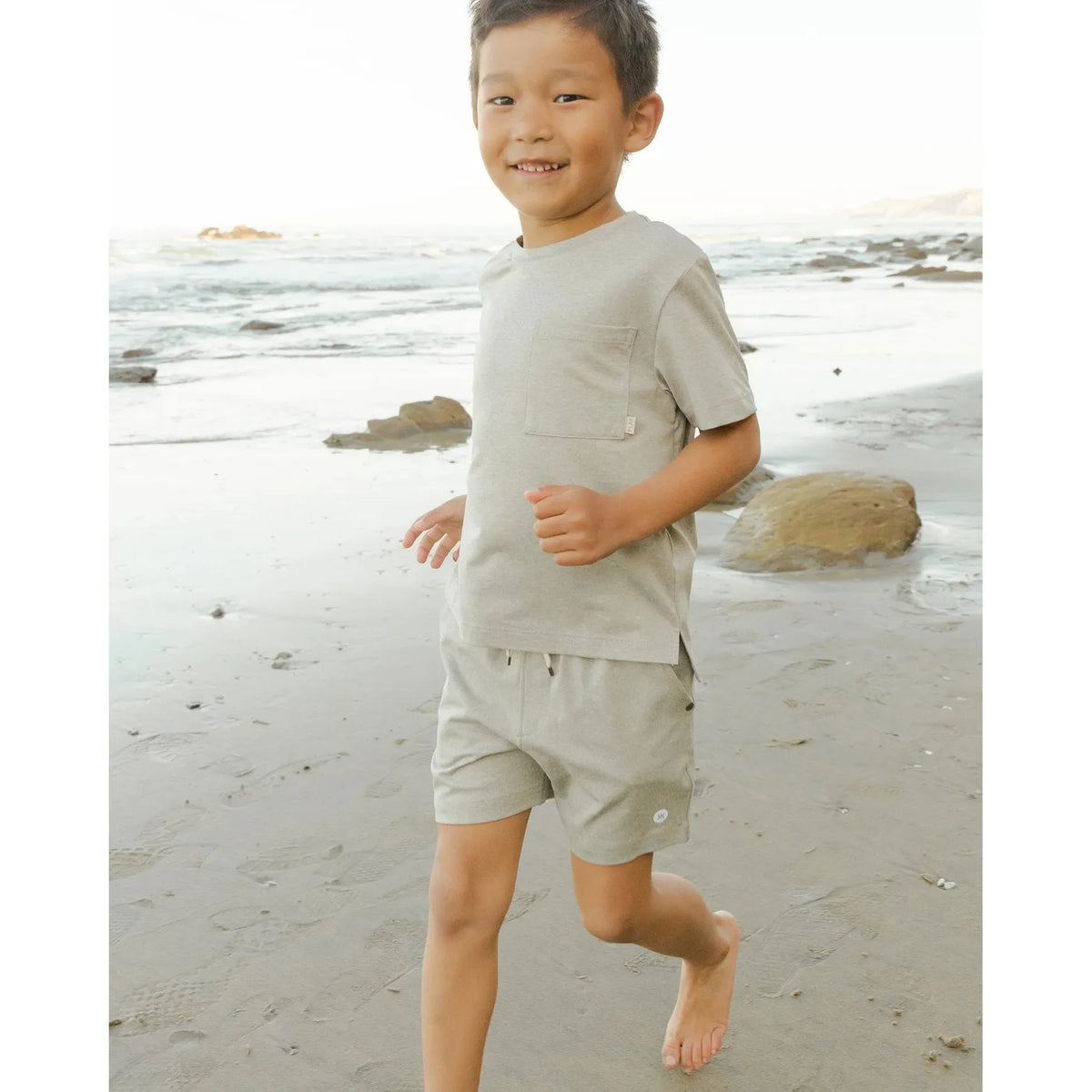 cove essential pocket tee || heathered sage