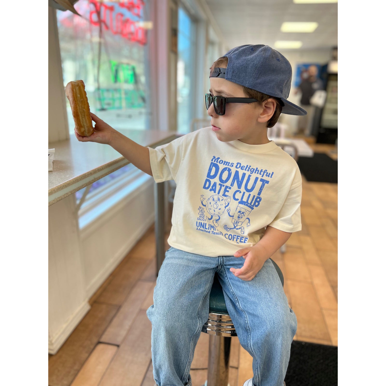 MOMS DONUT DATE CLUB TEE - CREAM (FRONT ONLY)