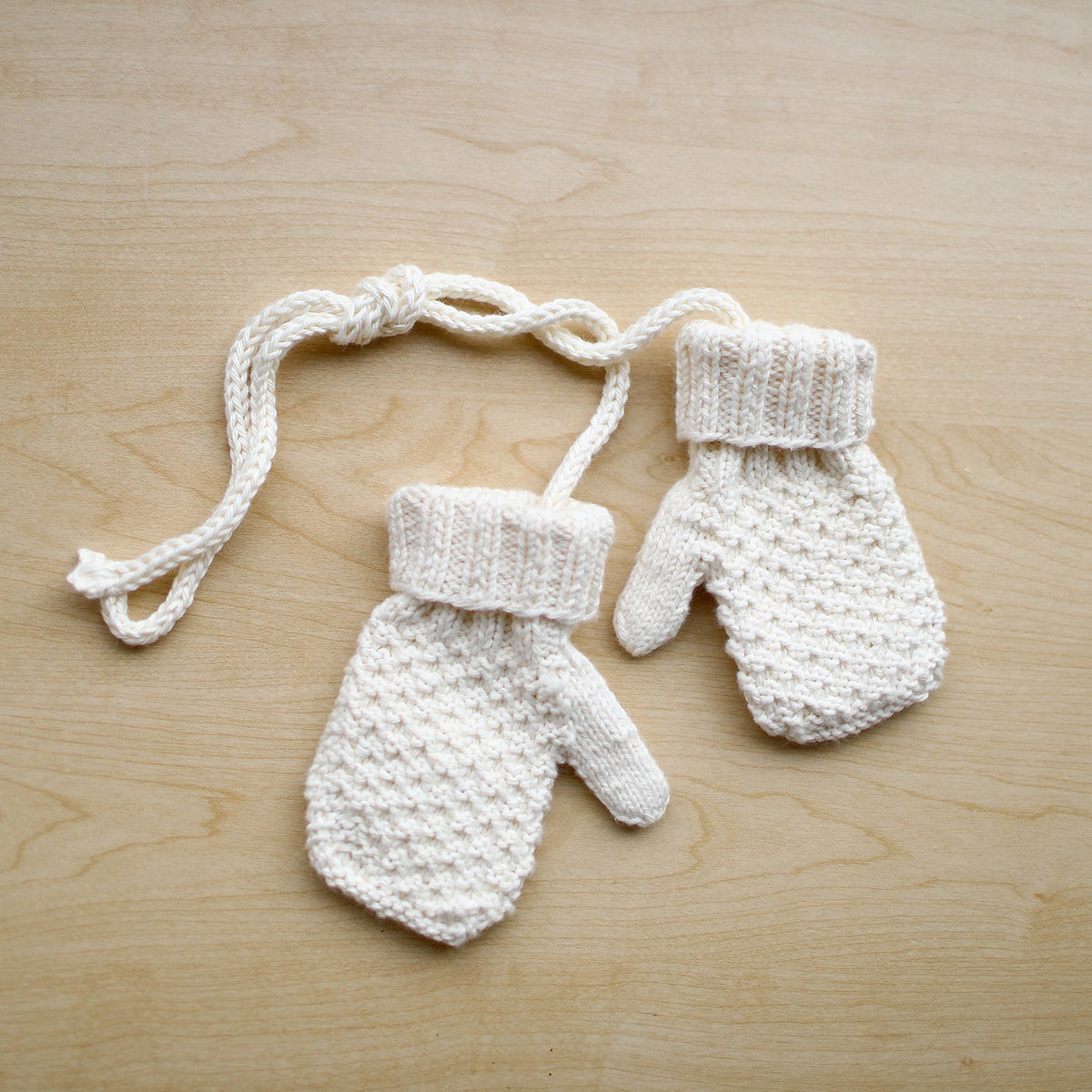 Timeless Cable Knit Mittens