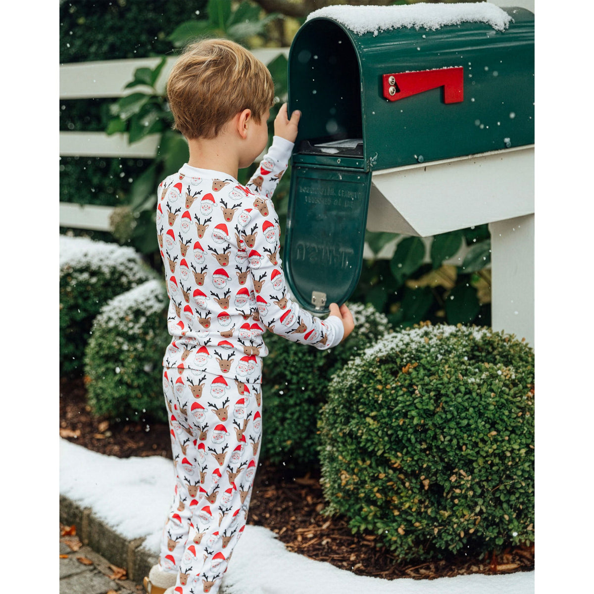 The Organic Long Sleeve Pajama Set [Santas Squad]