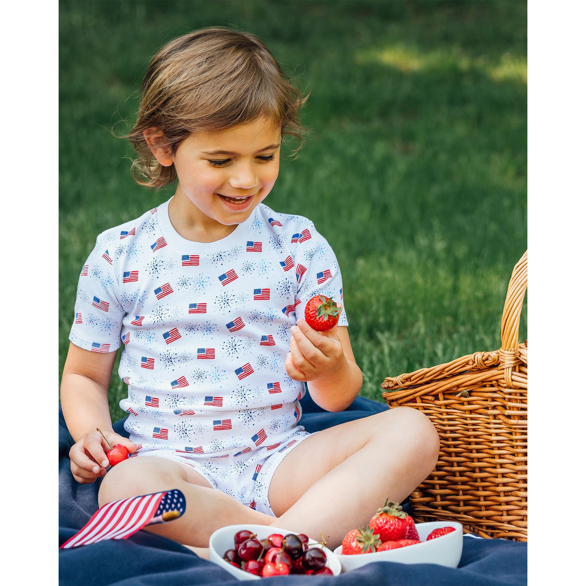 The Organic Short Sleeve Pajama Set [Flags and Fireworks]