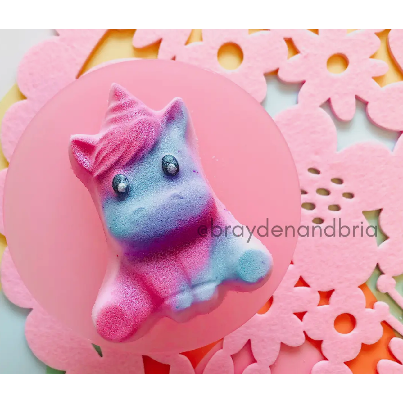 sweet unicorn bubble bath bomb