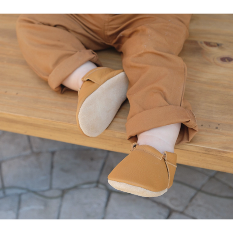 fringeless leather baby moccasins in gingersnap