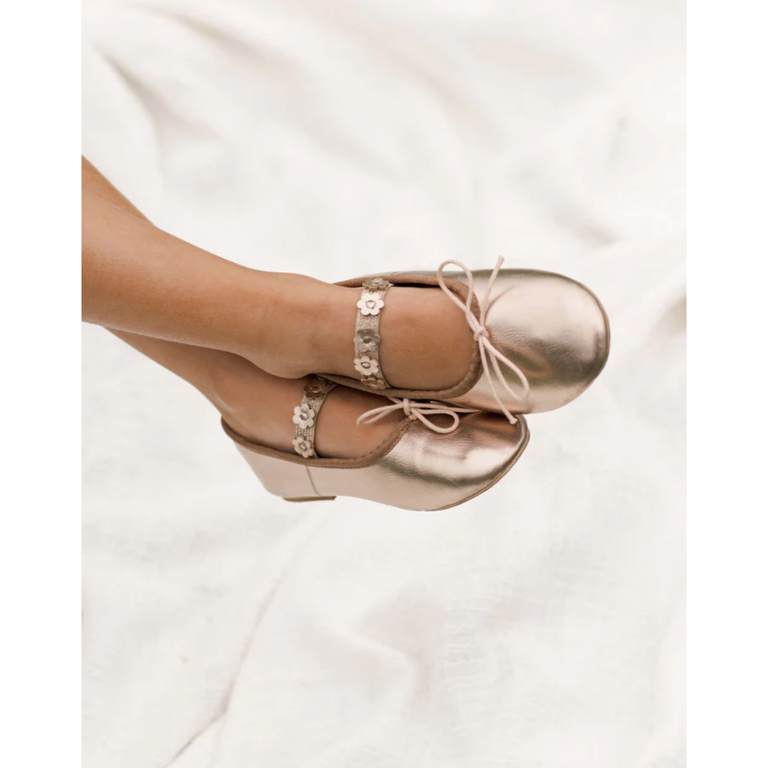 ballet flats || champagne metallic