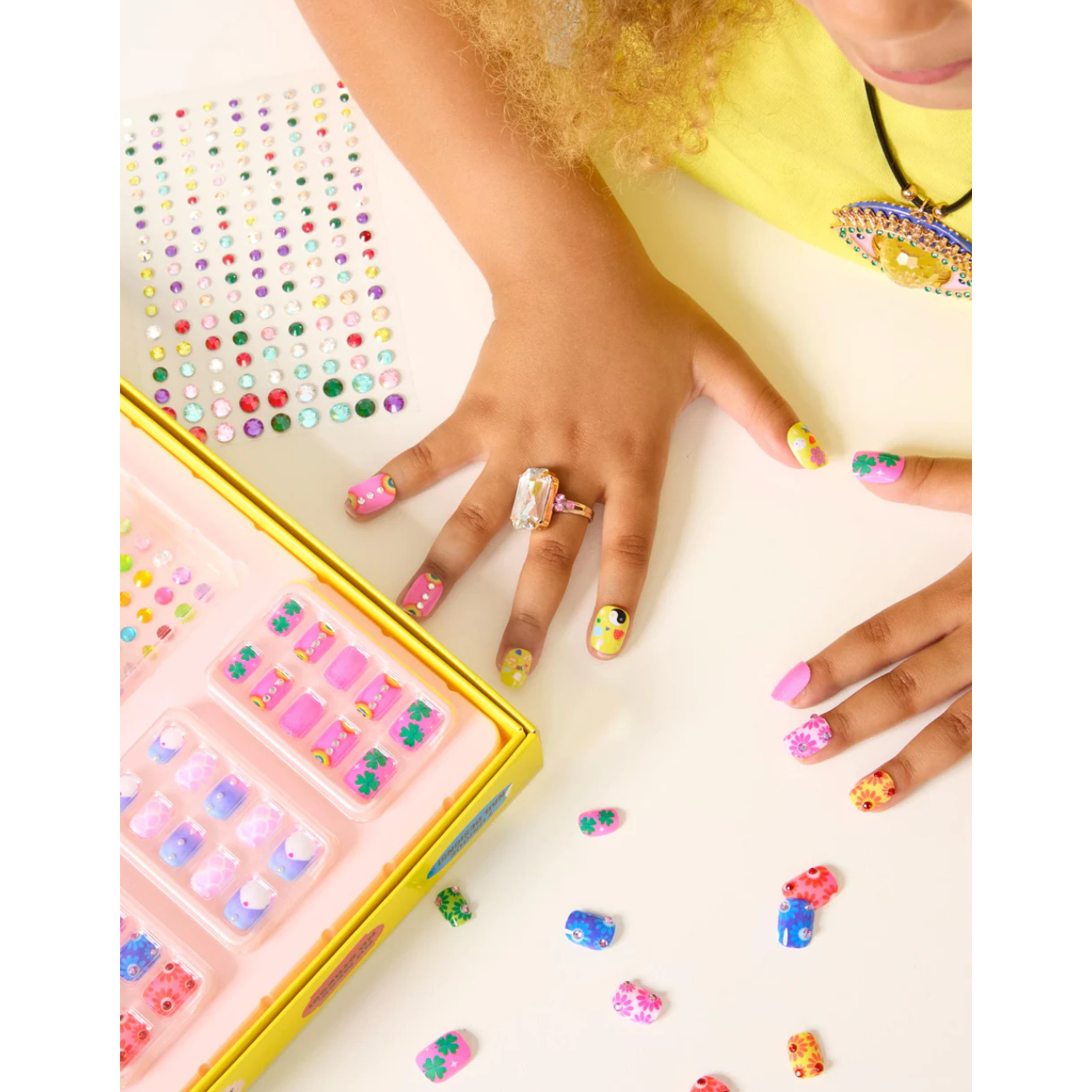 days of the week press on nail kit