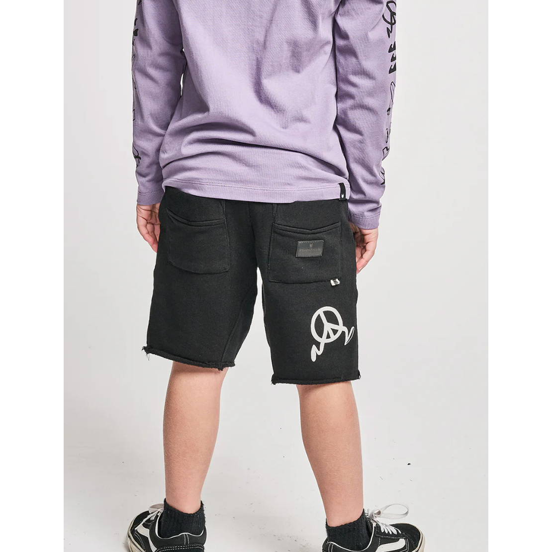 branded short | black