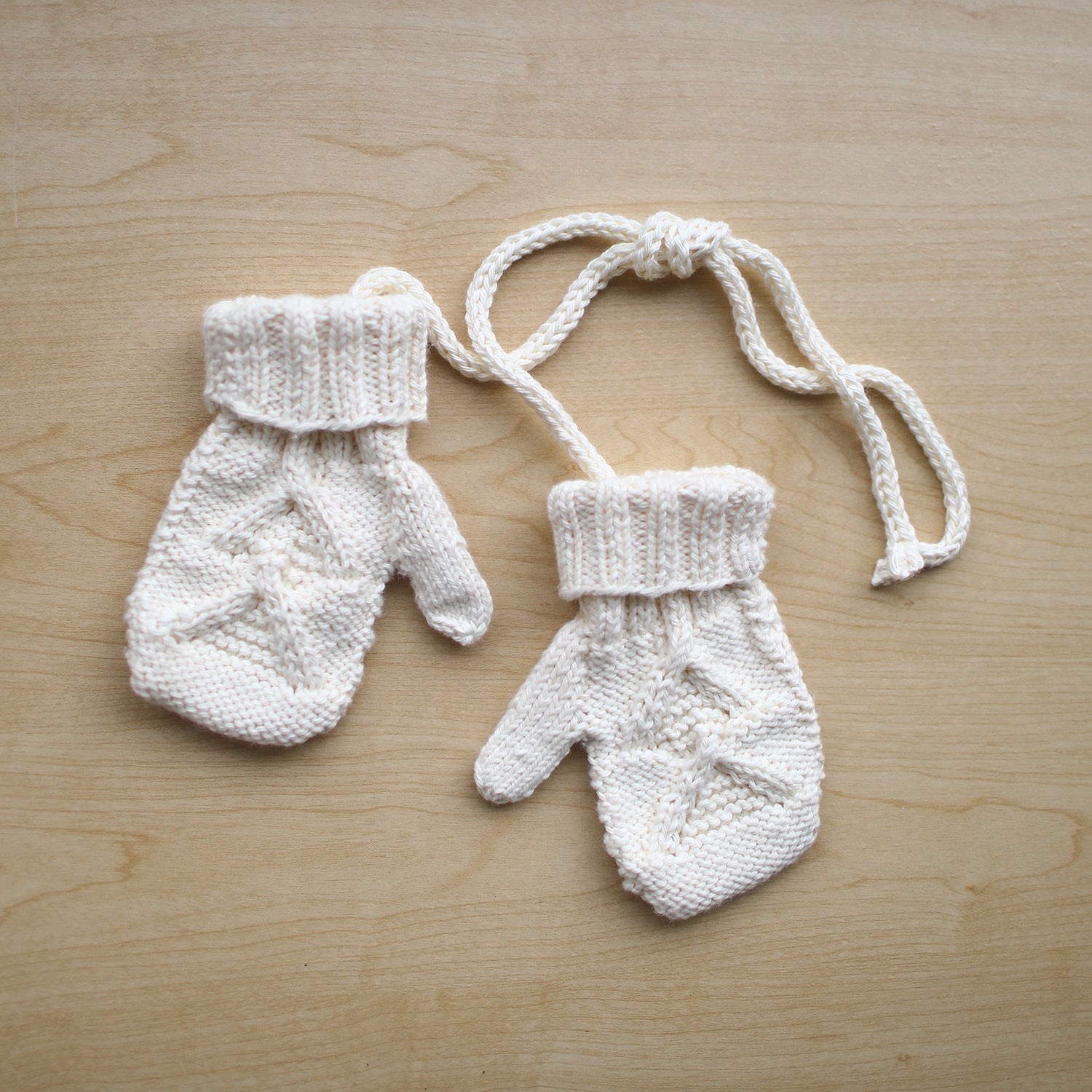 Timeless Cable Knit Mittens
