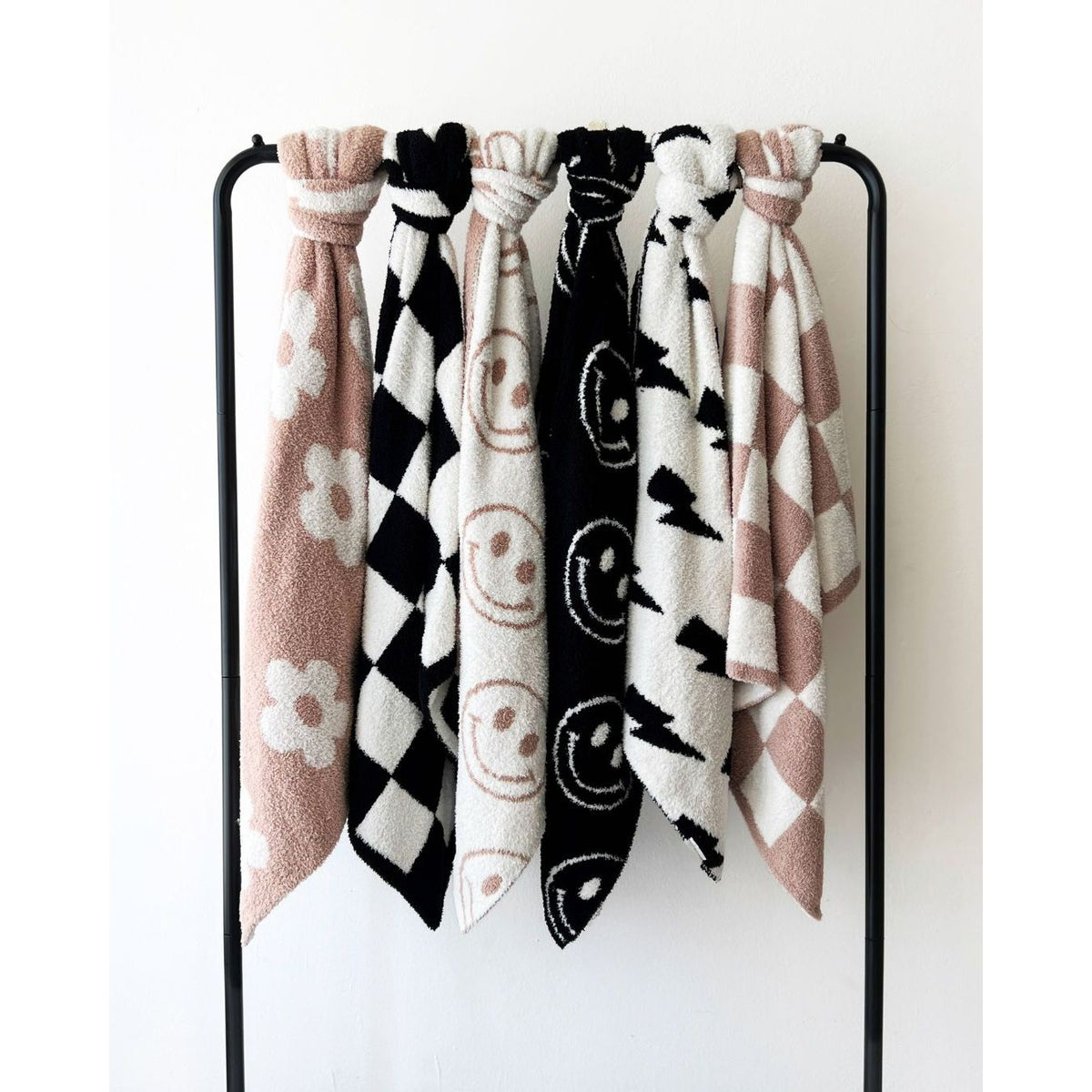 Checkered Plush Blanket | Black
