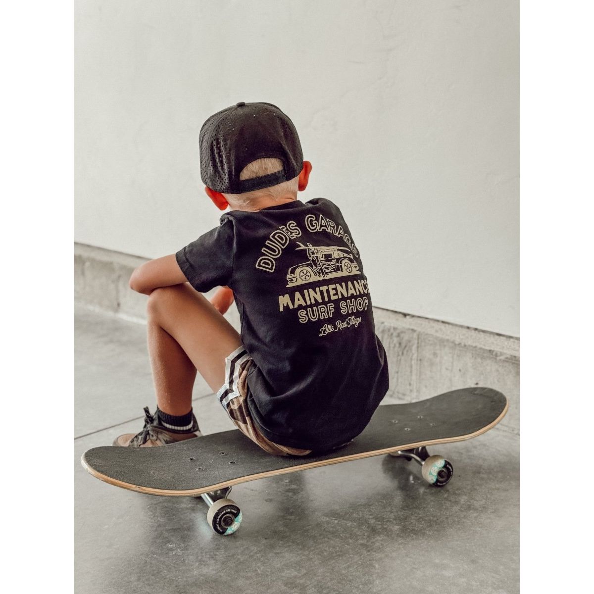 DUDES GARAGE TEE - BLACK