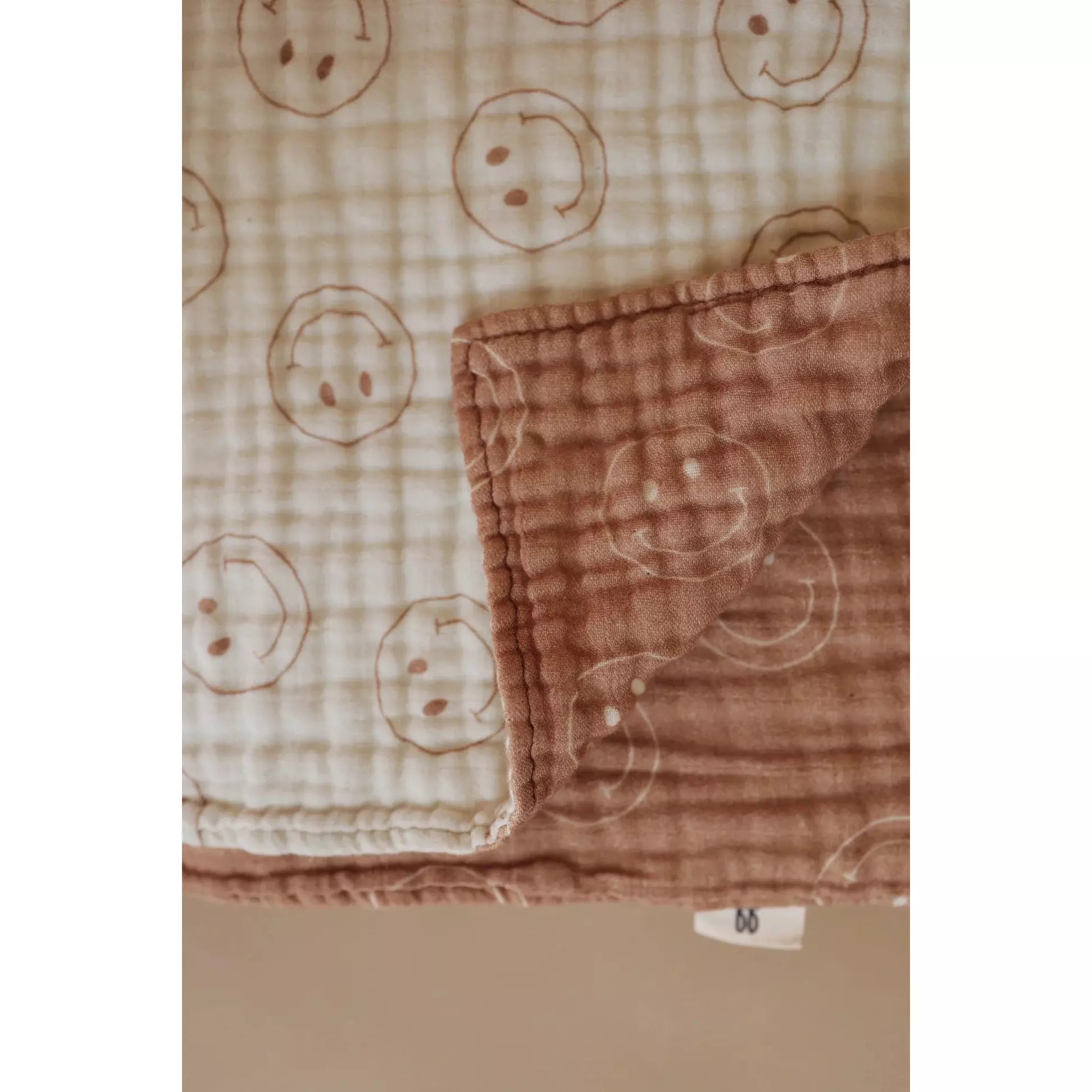 reversible tan/ivory smile muslin quilt