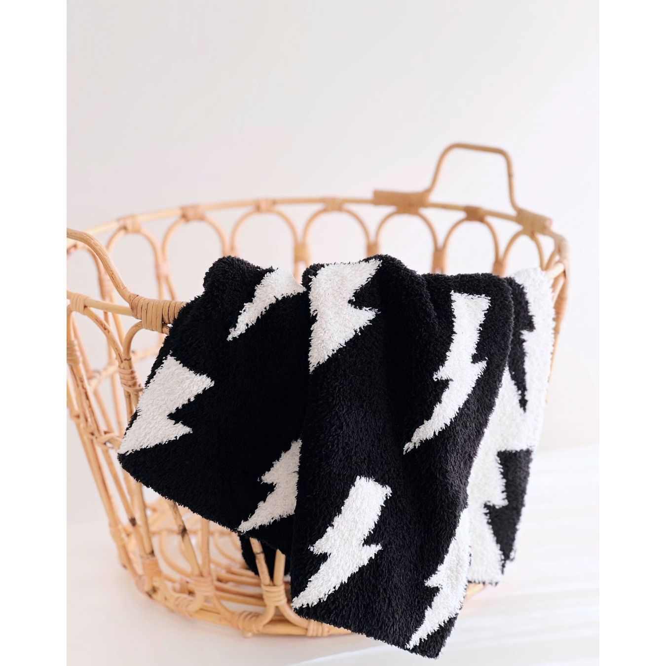 Lightning Bolt Fuzzy Blanket | Black