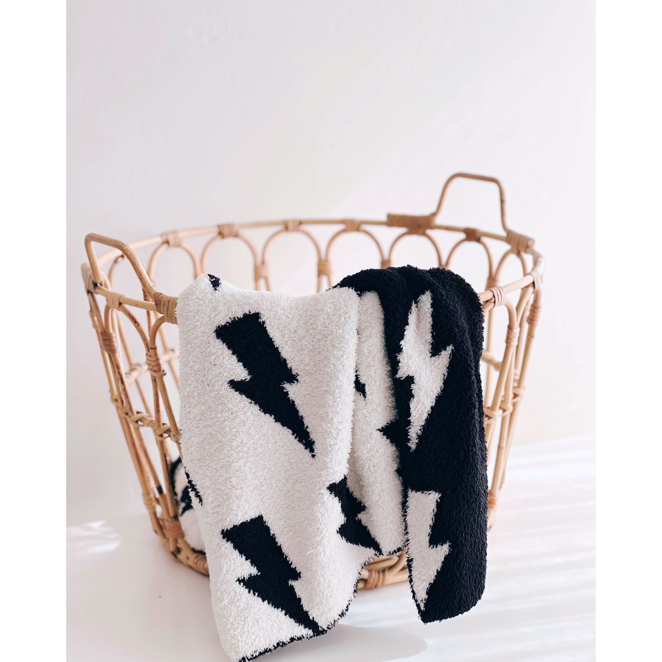 Lightning Bolt Fuzzy Blanket | Black