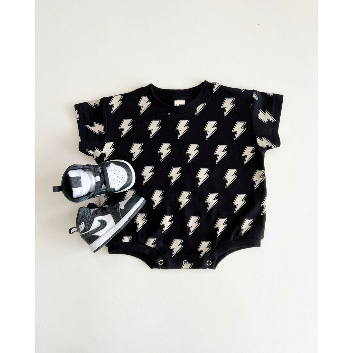 Short Sleeve Bubble Romper | Black Bolts