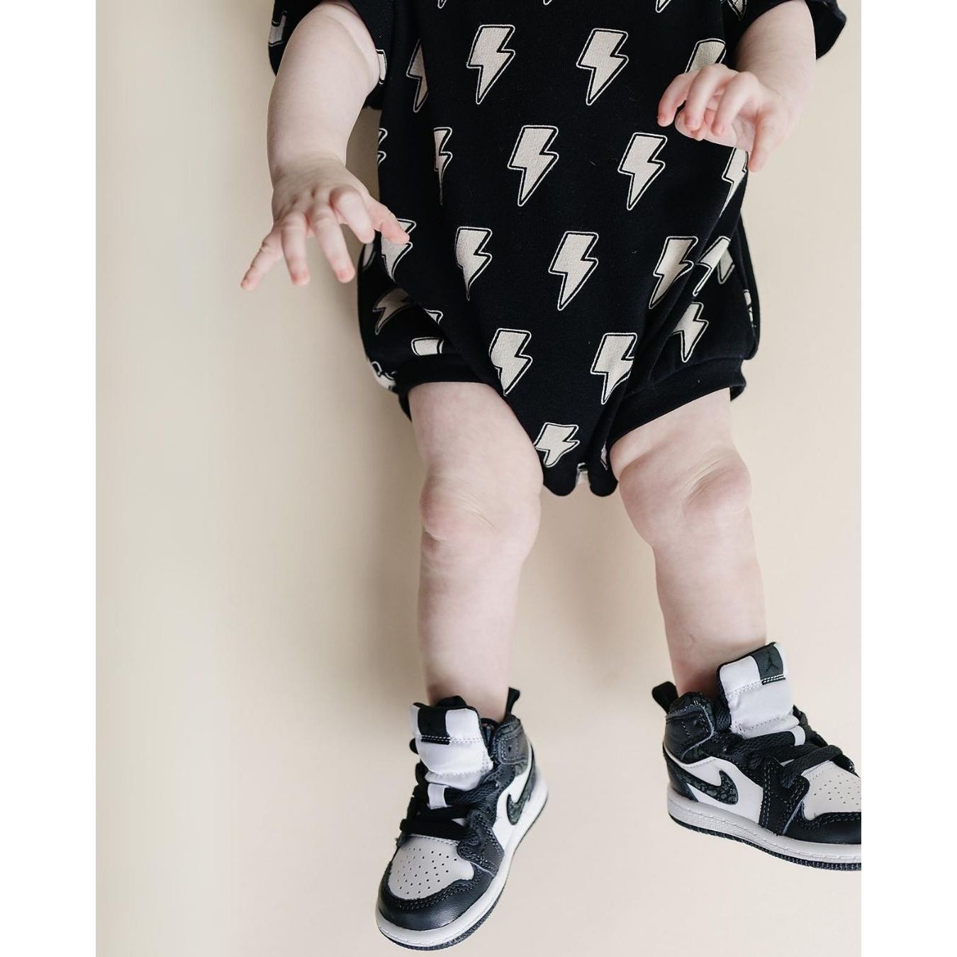 Short Sleeve Bubble Romper | Black Bolts