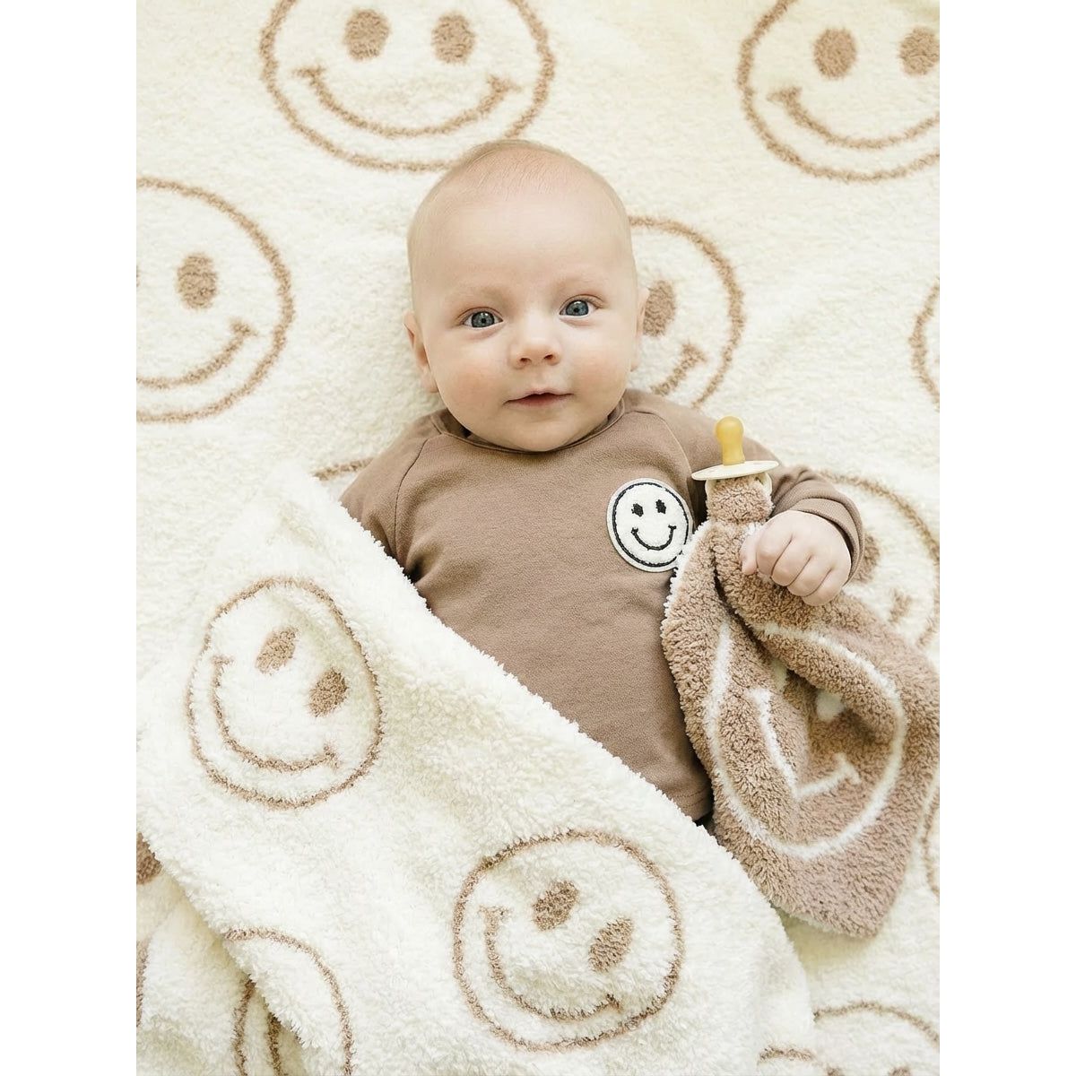 Smiley Fuzzy Blanket | Latte