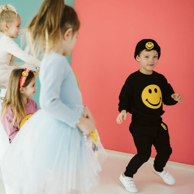 smile sweatshirt | black