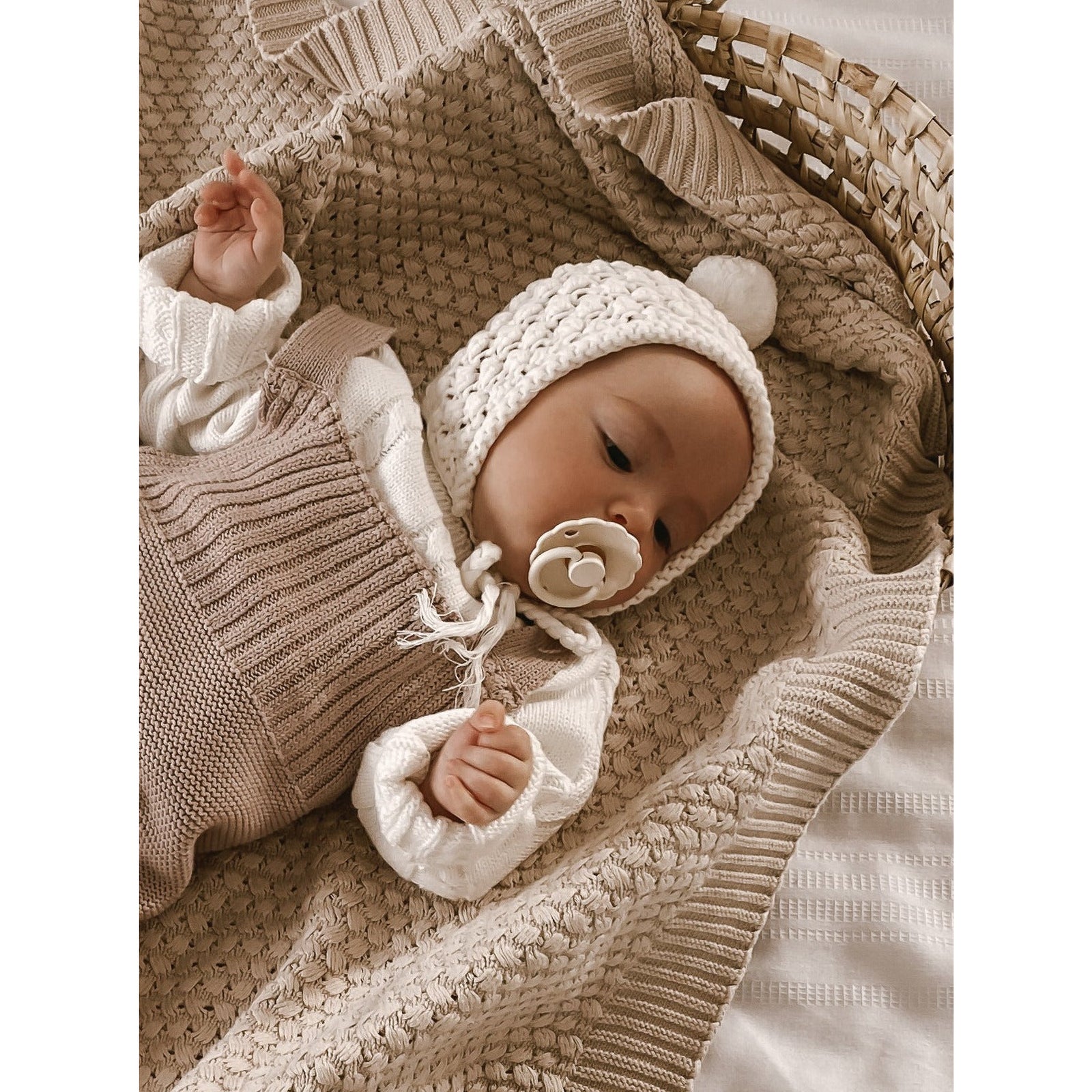 Chunky Knit Bonnet - White