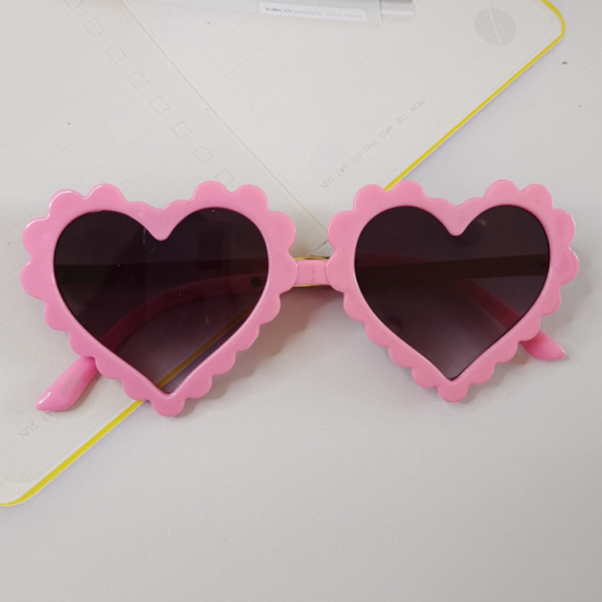 floral heart sunglasses in pink