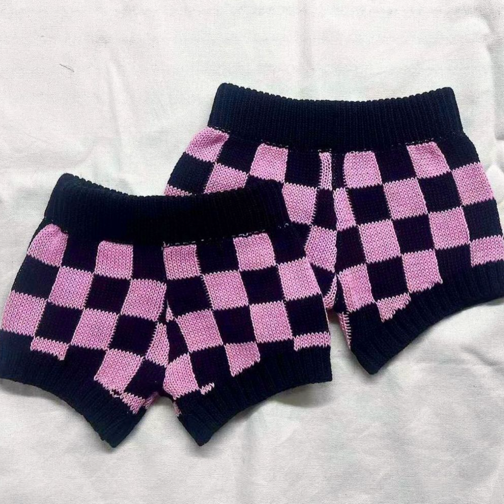 ava knit short in black/pink