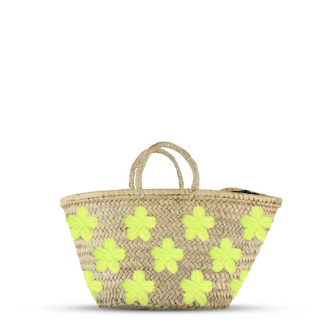 straw bag with daisy flowers