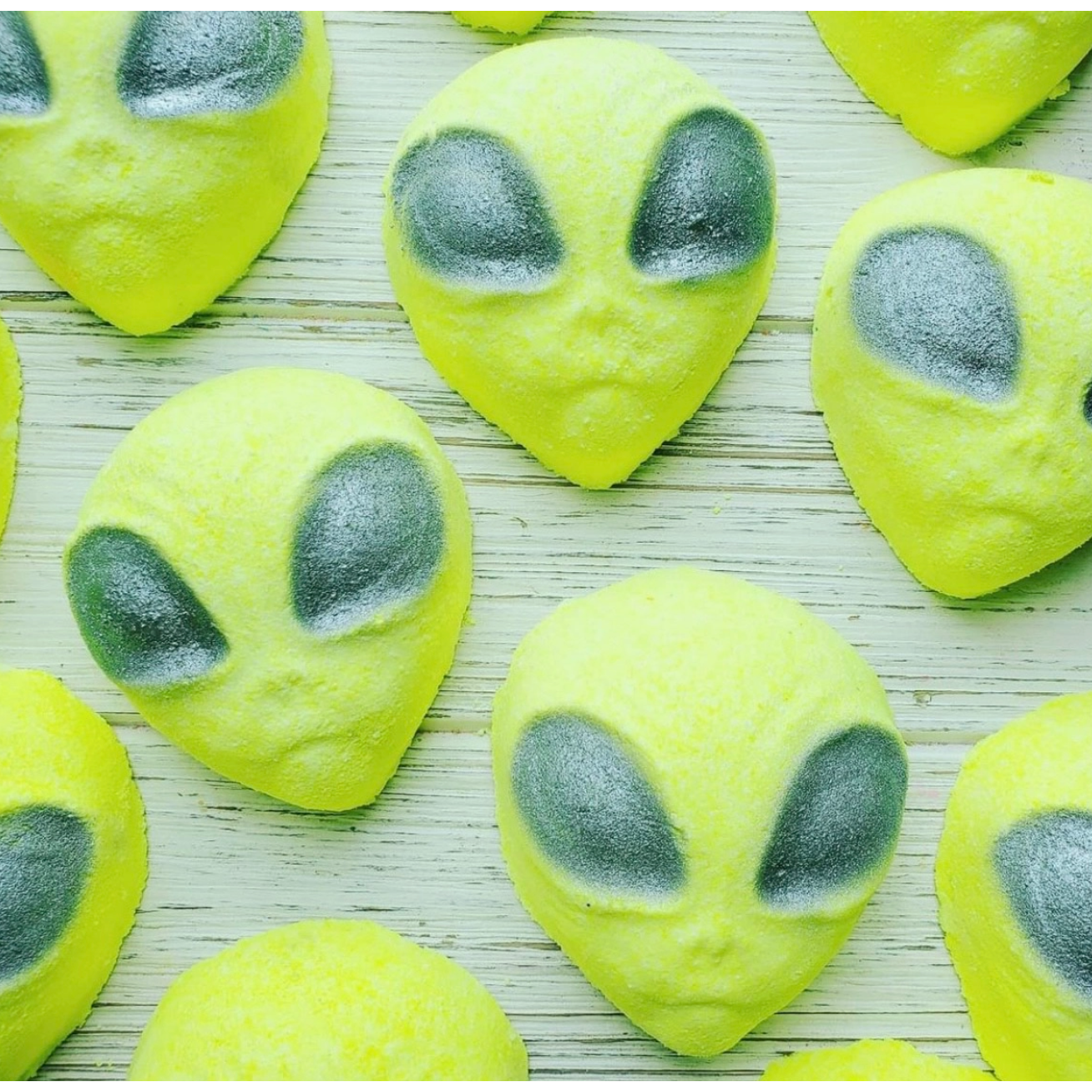 alien bath bomb