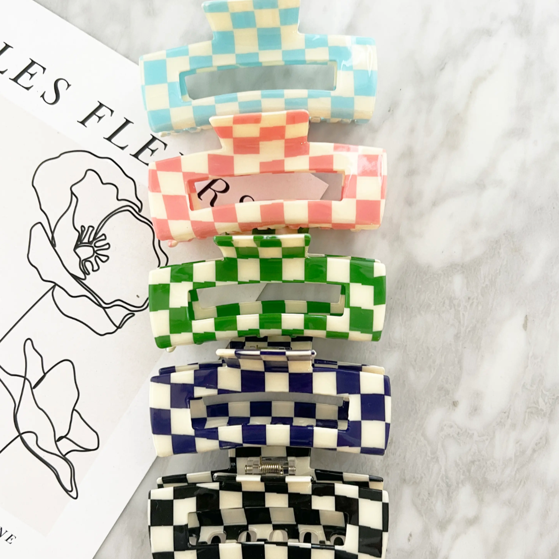 jumbo checkered hair clip in black