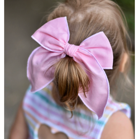 large hemmed-edge hair bow in pink