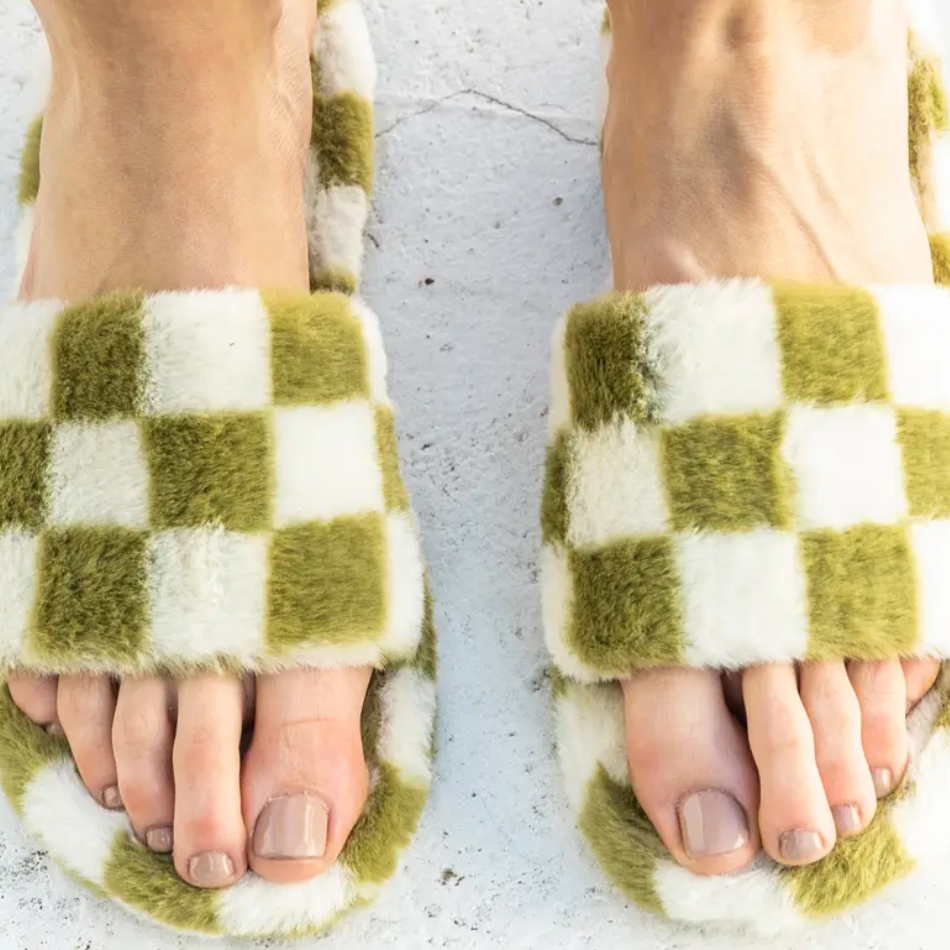 checkered fuzzy slippers in ivory / green