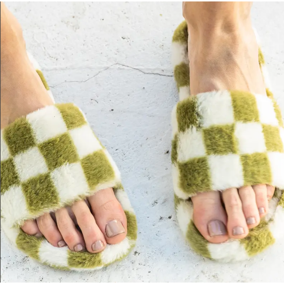 checkered fuzzy slippers in ivory / green