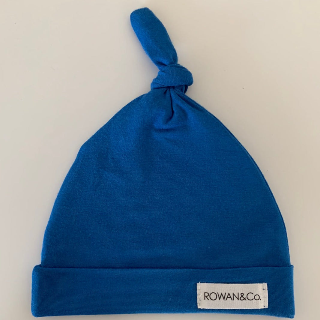 beanie in electric blue