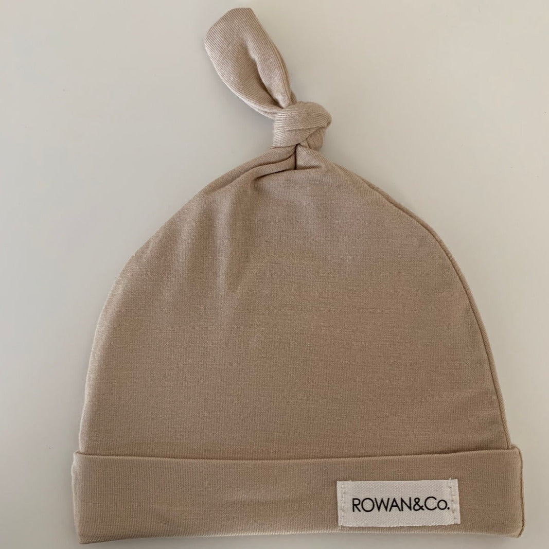 beanie in tan