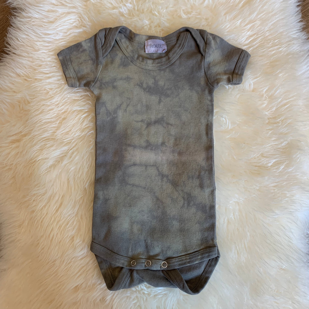 roux basic short sleeve onesie in sage tie dye