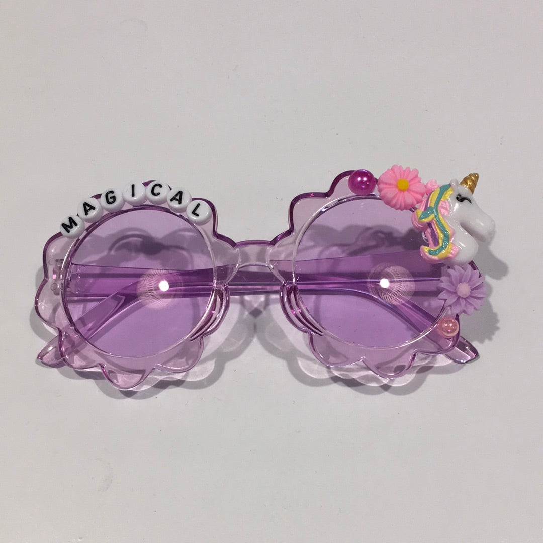 “Magical” sunglasses with unicorn