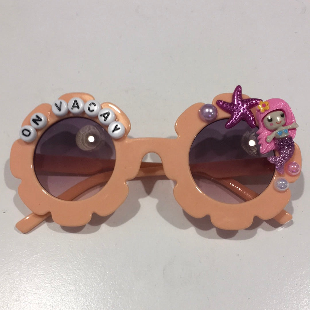 Beaded ‚Äúon vacay‚Äù sunglasses