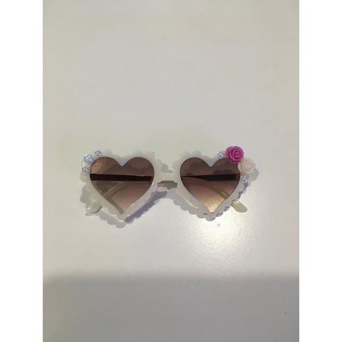 Flower heart petal sunglasses in cream