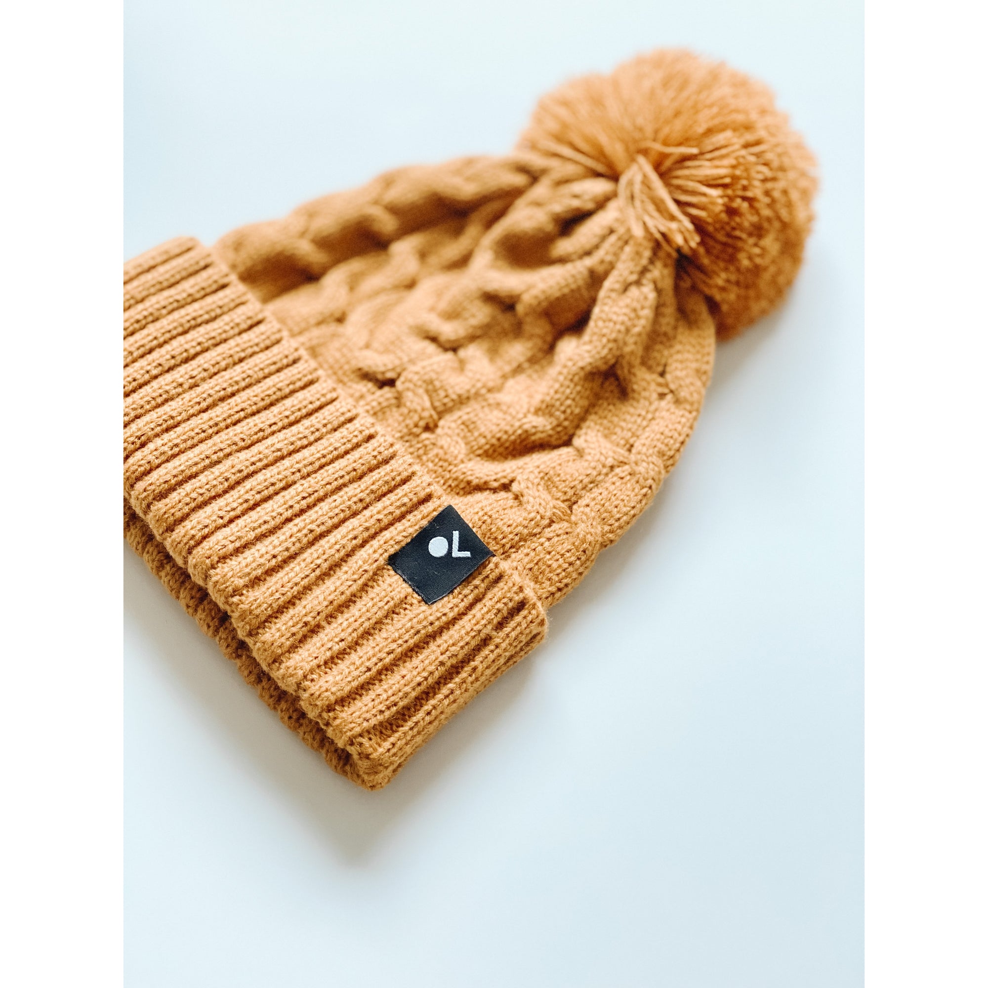 knit pom beanie in cider