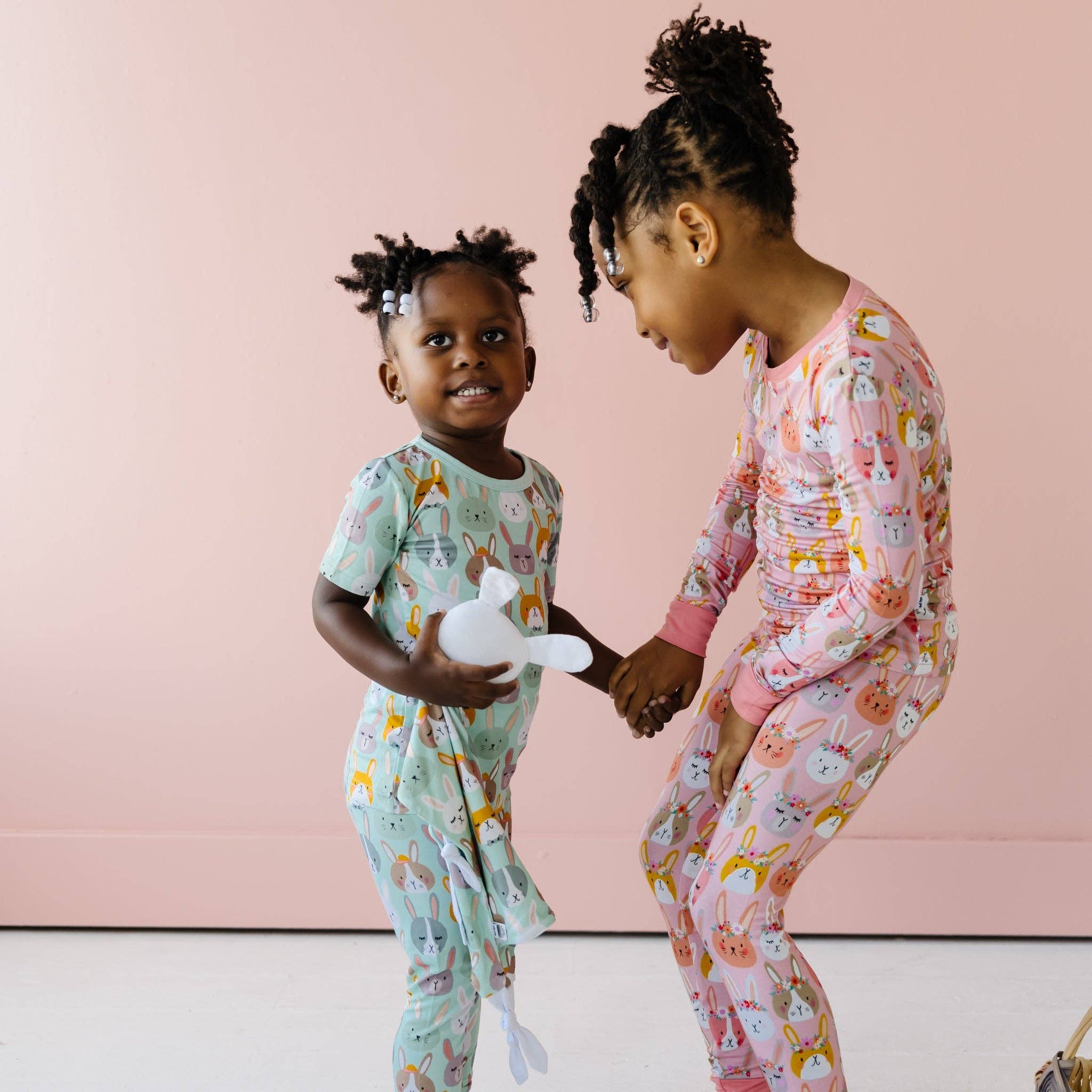 rad rabbits s/s two-piece bamboo viscose pajama set in green