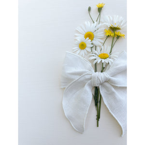 whimsy bow clip in daisies