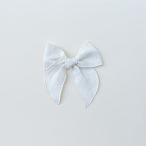whimsy bow clip in daisies